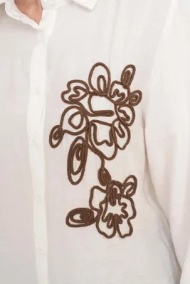 Zoom bild av Blus med Broderi Vit