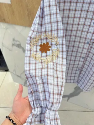 Zoom bild av Romantisk Blus med Broderi på Ärmarna Blå