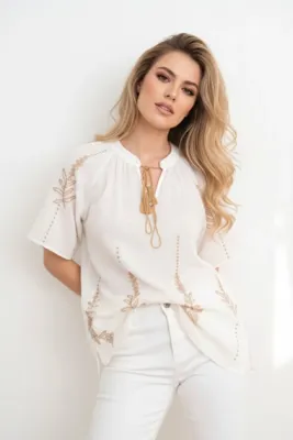 Zoom bild av Broderad Blus Kamel