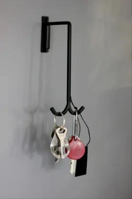 Zoom bild av Väggkrok LINE Svart